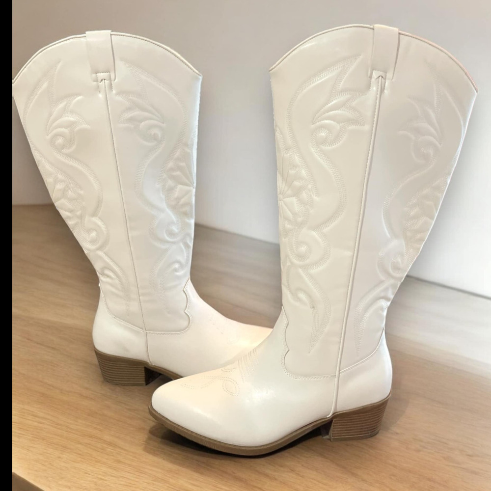 Torrid 13WW‎ Wide Calf Wide Width Off White Western Faux Leather Knee Boots New